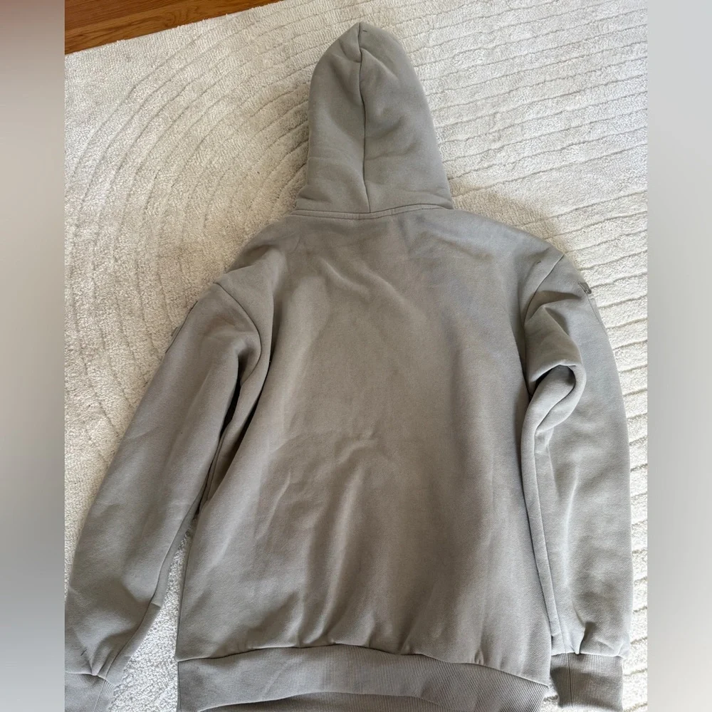 Comfrt Travel Hoodie in Stone - Picture 8 of 10
